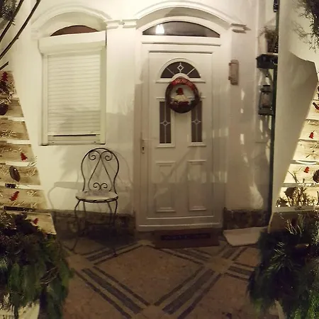 Гостьовий будинок French House *